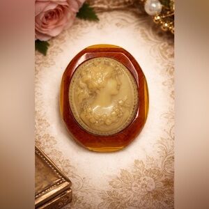 Vintage Apple Juice Bakelite & Celluloid Cameo Brooch | Art Deco Style |30s–40s
